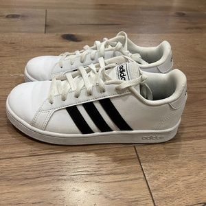Girls Adidas Shoes (Like New)